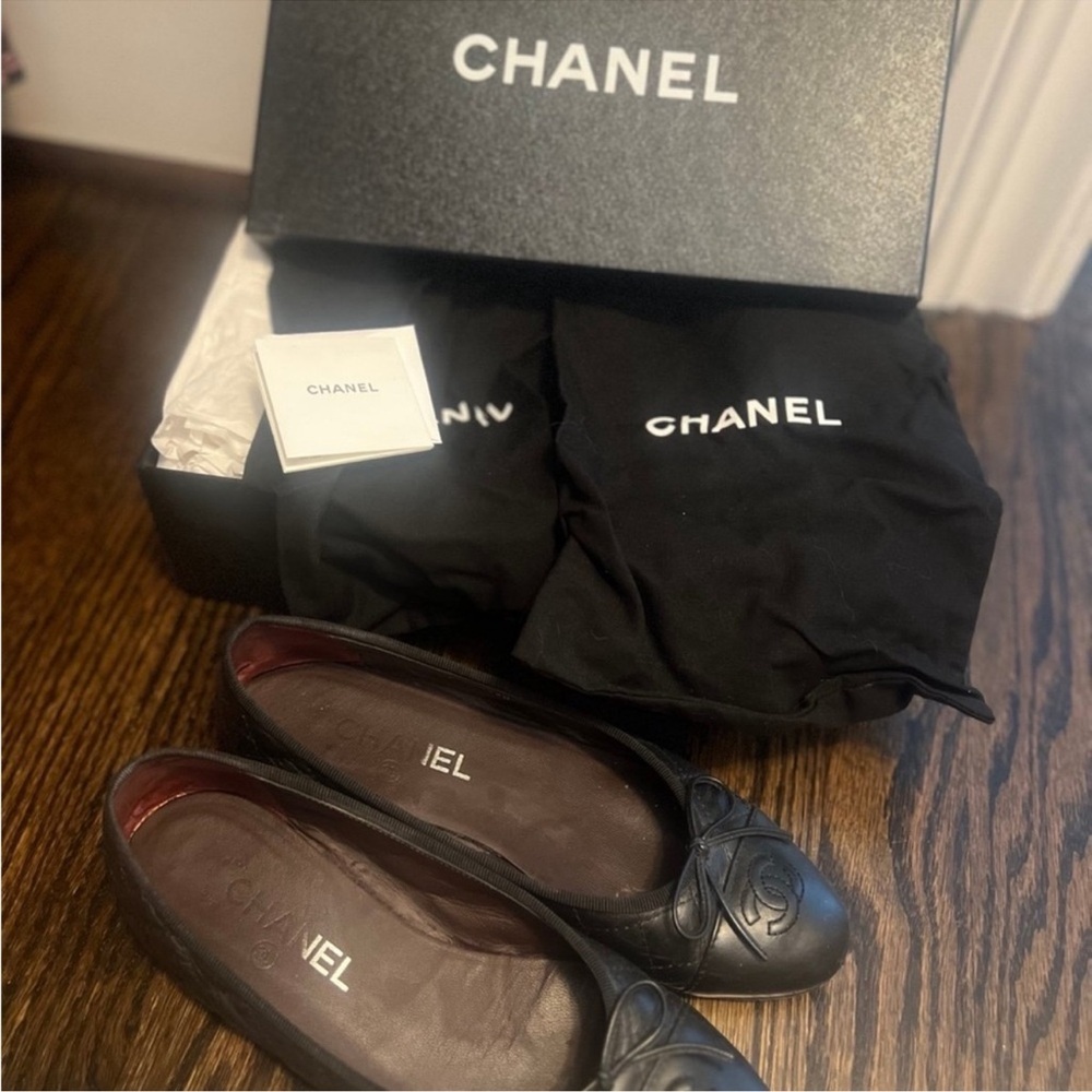 CHANEL Black Quilted Leather Flats - Picture 8 of 8